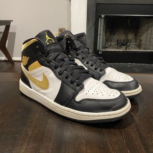 Size 8.5 - Jordan 1 Mid Black University Gold 2021 554724-177